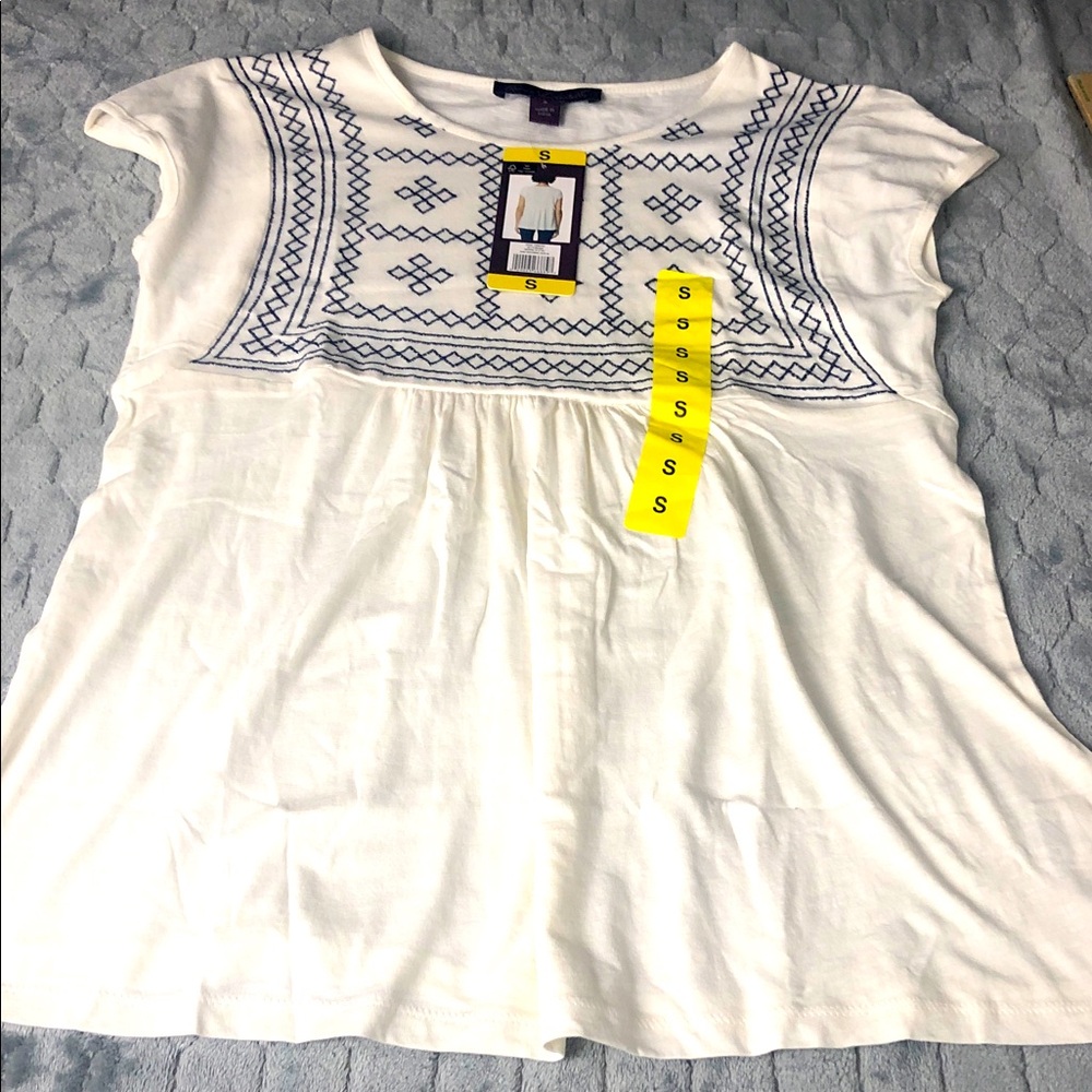 Gloria, Vanderbilt, women’s size small White and Blue Embroidered Women's Top